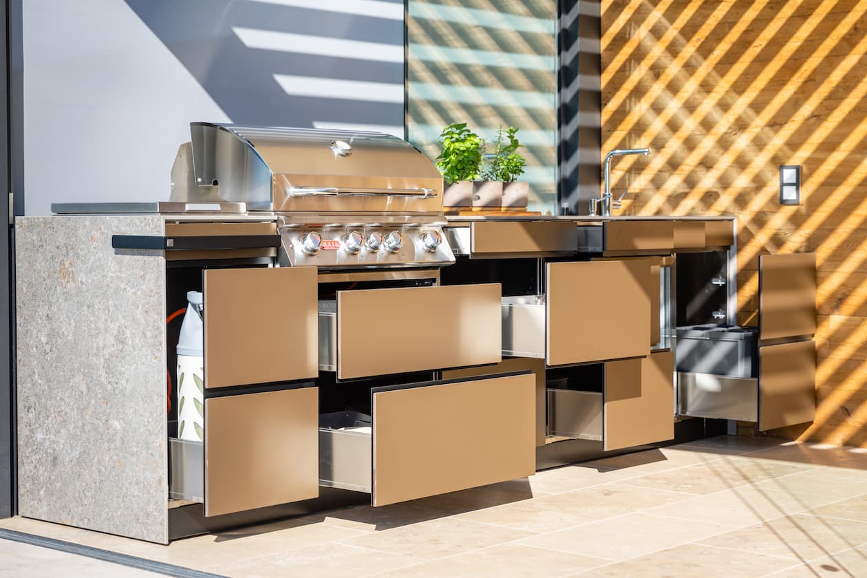 alle Schubladen offen - mehr über Stilgrill